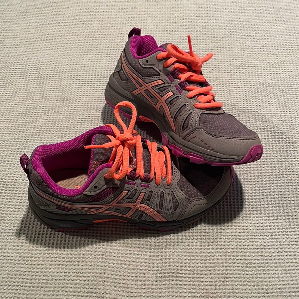 NWOT ASICS Gel-Venture Girls Shoes